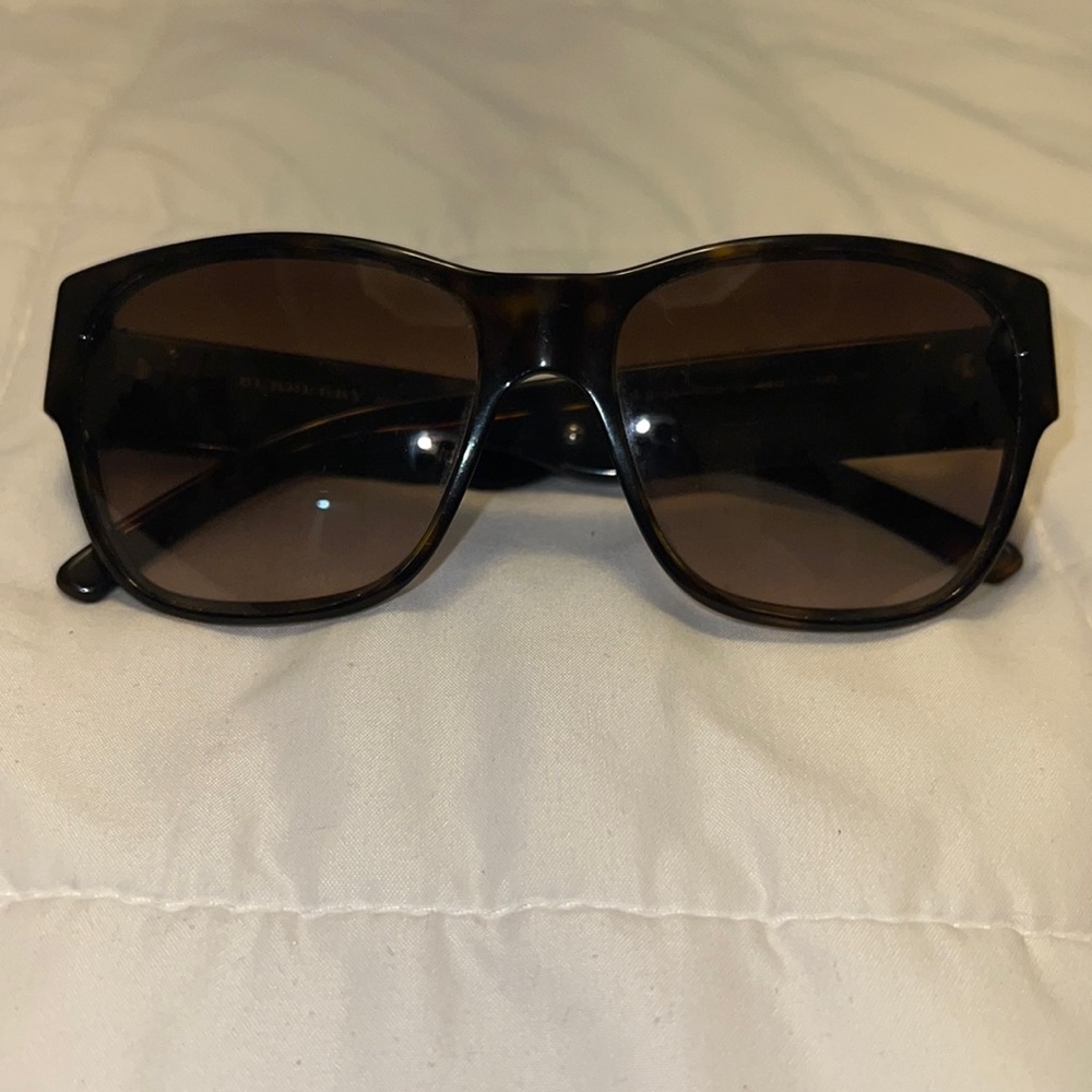 BURBERRY Sunglasses